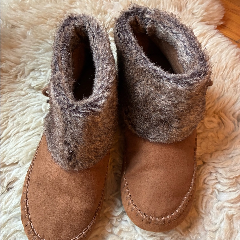 Airwalk Tan Fur-Lined Moccasin Boots